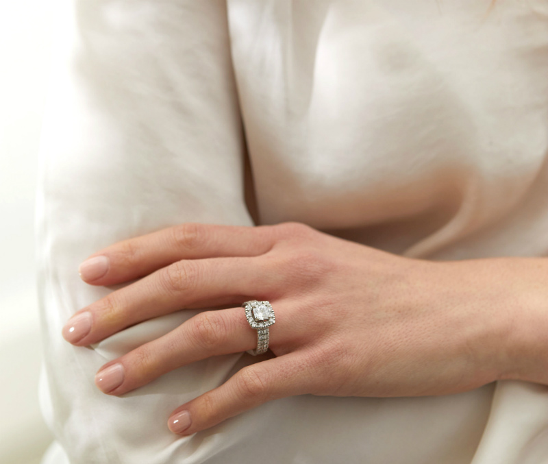 CleanOrigin_halosetting (1) gorgeous engagement ring clean origin