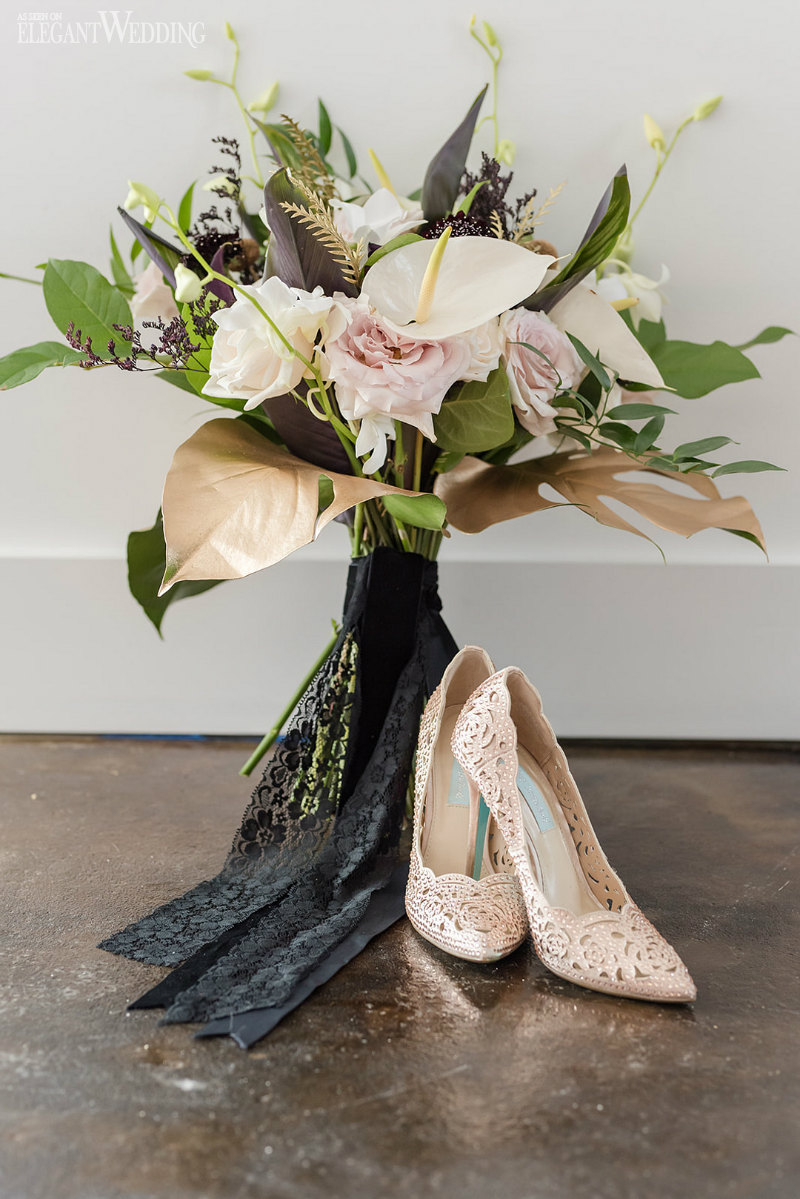 Dark Luxe, Romance in Tampa Bay_Amanda Zabrocki Photography_019_publishing images_011320_low pink and green bridal bouquet