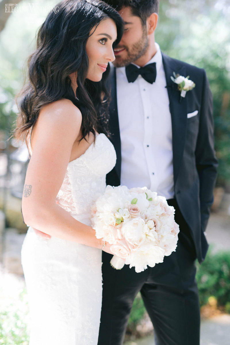 GARDEN WEDDING INSPIRATION35 beautiful bride with a white bridal bouquet