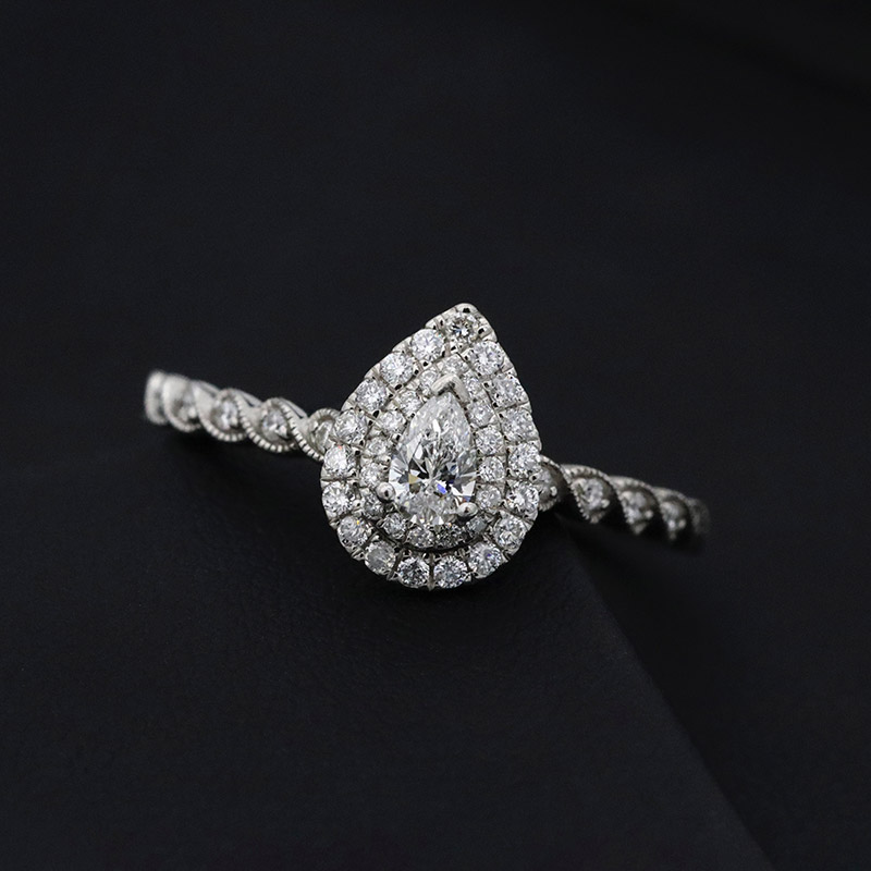 tear-drop-diamond-ring the 4 C’s of a diamond ring