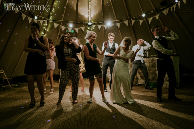 mitchell-orr---LyFIjXoFY-unsplash dancing at a wedding
