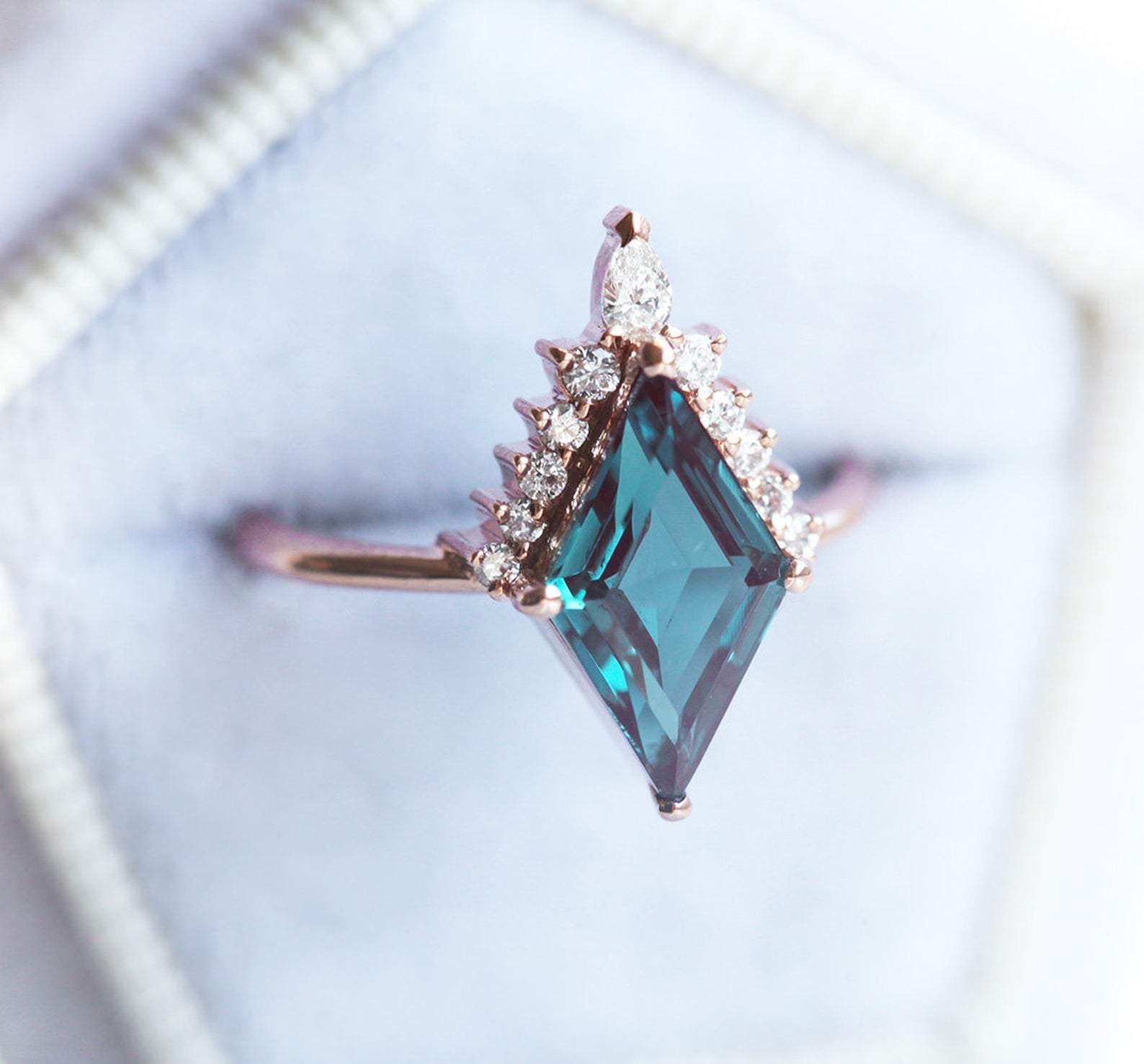 CAPUCCINES DIAMOND RINGS 1 CAPUCINNE’S GUIDE FOR UNIQUE ENGAGEMENT RINGS