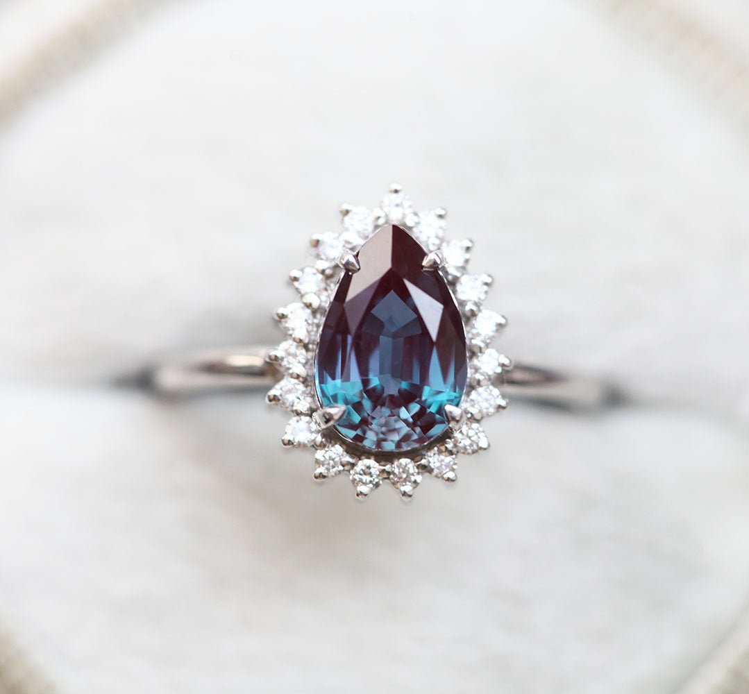 CAPUCCINES DIAMOND RINGS 2 CAPUCINNE’S GUIDE FOR UNIQUE ENGAGEMENT RINGS