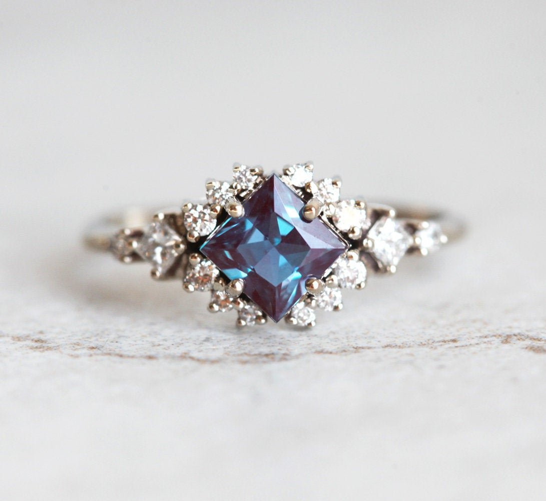 CAPUCCINES DIAMOND RINGS 3 CAPUCINNE’S GUIDE FOR UNIQUE ENGAGEMENT RINGS