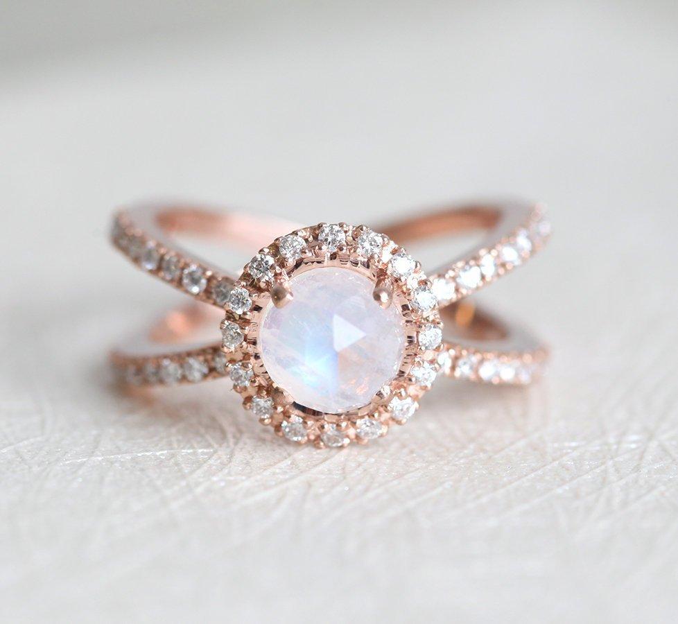 CAPUCCINES MOONSTONE RING CAPUCINNE’S GUIDE FOR UNIQUE ENGAGEMENT RINGS