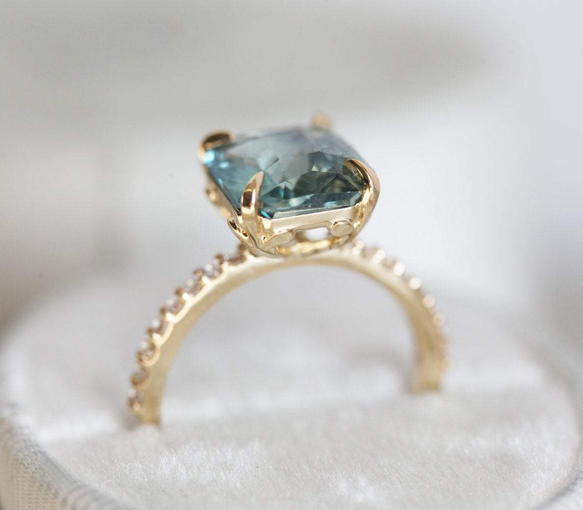 CAPUCINNES SAPHIRE DIAMONG ENGAGEMENT RINGS CAPUCINNE’S GUIDE FOR UNIQUE ENGAGEMENT RINGS