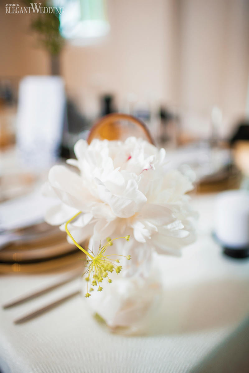 inhouse studio montreal wedding photographer28 pretty wedding flowers
