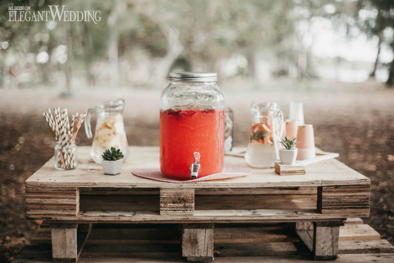 trending outdoor wedding decor2 Picture-Perfect Outdoor Wedding Decorations cooling station