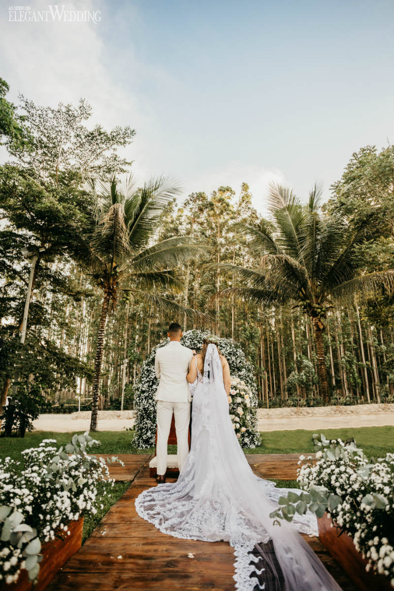 trending outdoor wedding decor9 Picture-Perfect Outdoor Wedding Decorations ceremony