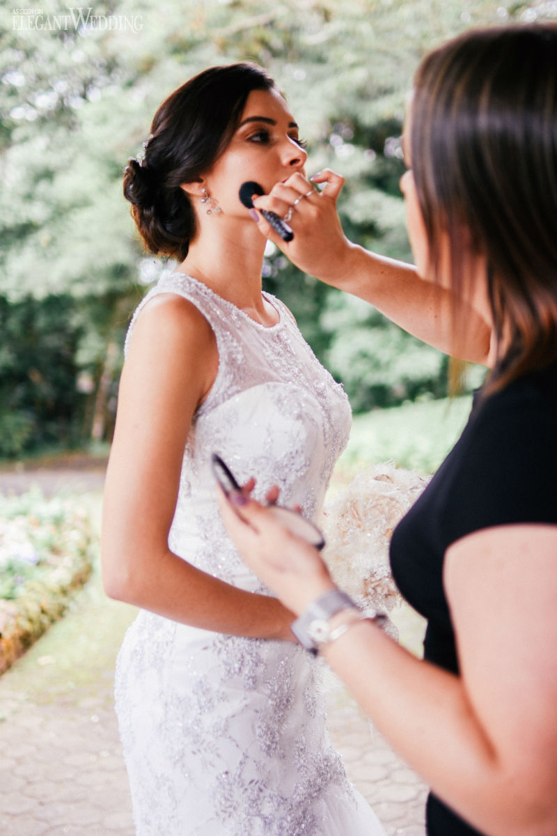 chalo-garcia-LOczKkVDRuI-unsplash wedding makeup