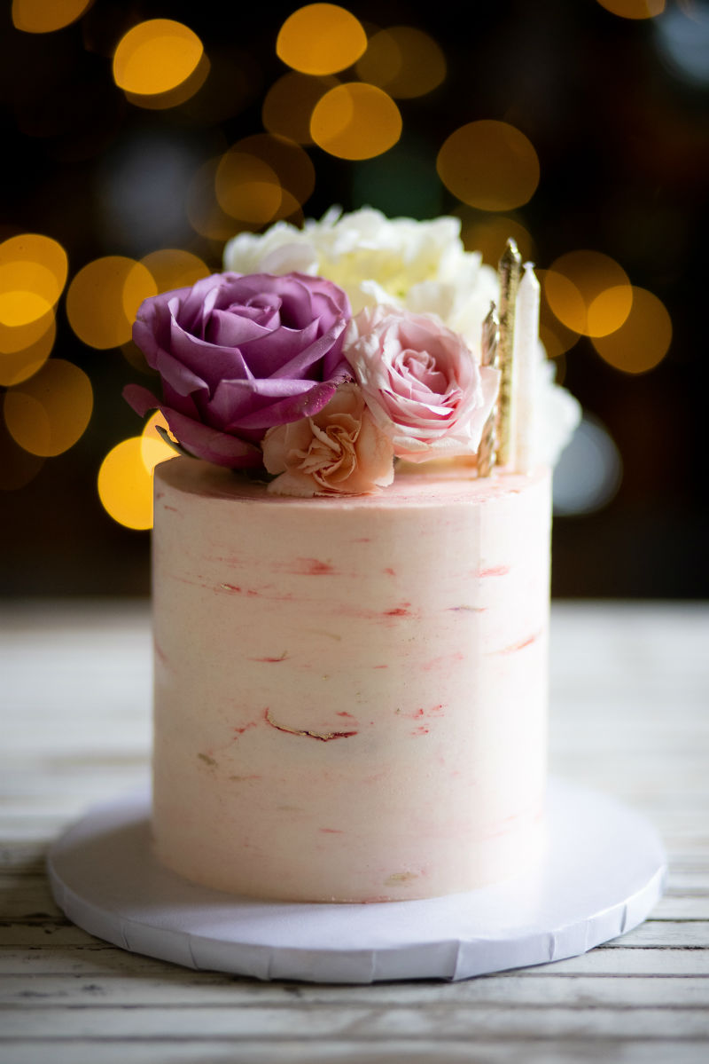 jenny-galloway-qw0wS_VIhJ4-unsplash cake with flowers
