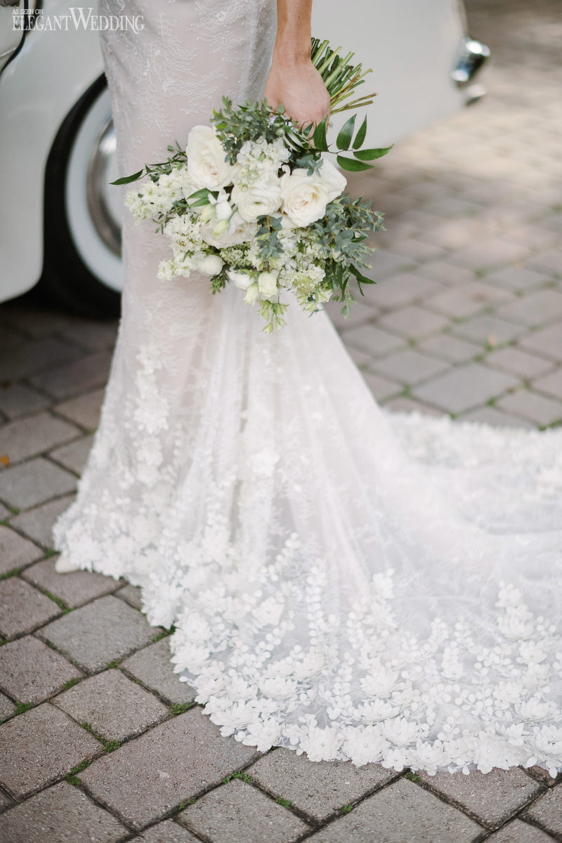 Degasperis_Kratz_Merari Teruel Photography_34_low estate garden wedding bride with bouquet