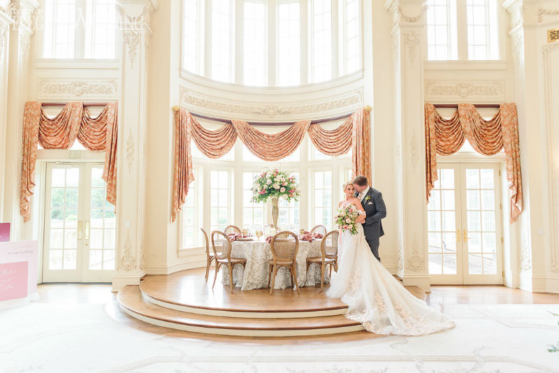 Elegant Mansion Wedding_Savvy Leigh Photography_SavvyLeighPhotography-37_low mansion wedding table decor