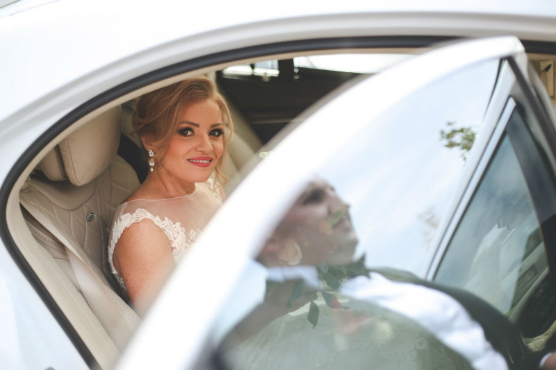 marius-muresan-2piqKEiLhn4-unsplash wedding limousine service