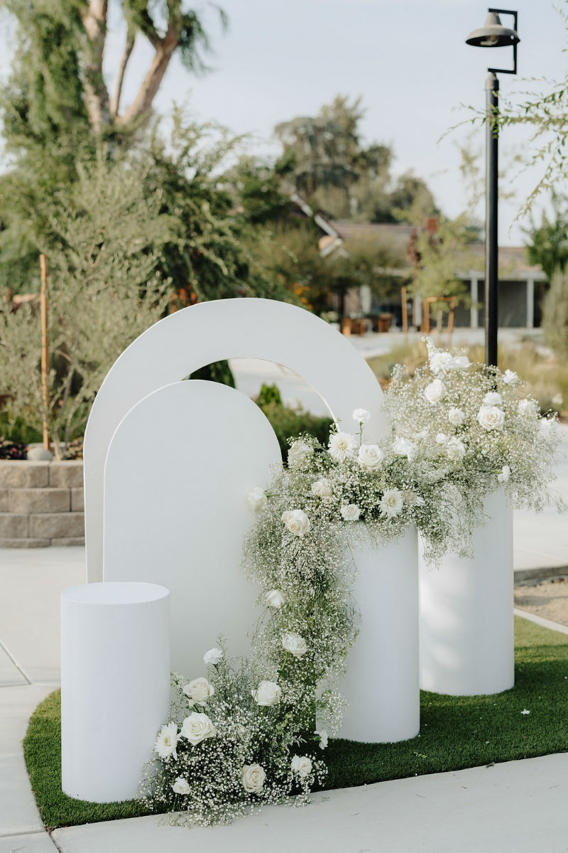 Fresh and Modern Inspiration Shoot_Aleson & Devin Photography_Rochelle with Social Spree_-11_low garden wedding ceremony