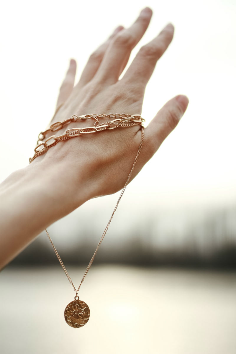 anastasia-anastasia-nlQFycTD04M-unsplash engraved necklace