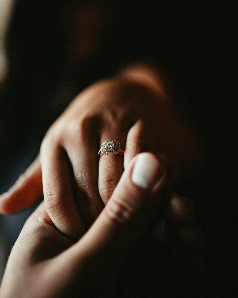 jake-pierrelee-aT6kawD0RcE-unsplash vintage ring