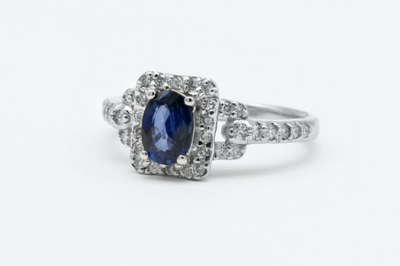 sabrianna-mmCm6c2ru5A-unsplash blue stone wedding ring