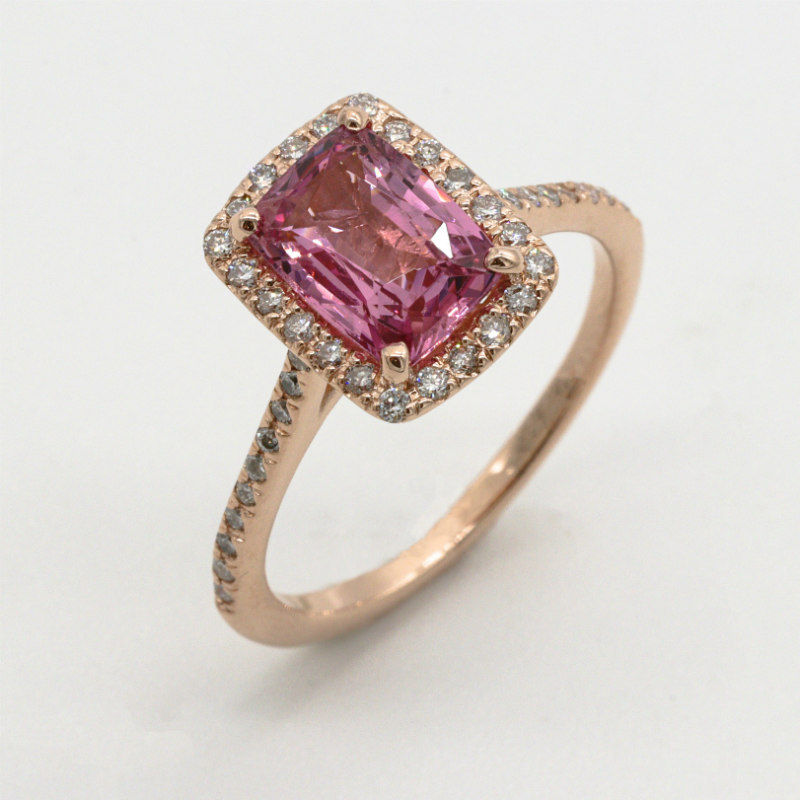 sabrianna-yEJwDxAoHc0-unsplash pink diamond wedding ring