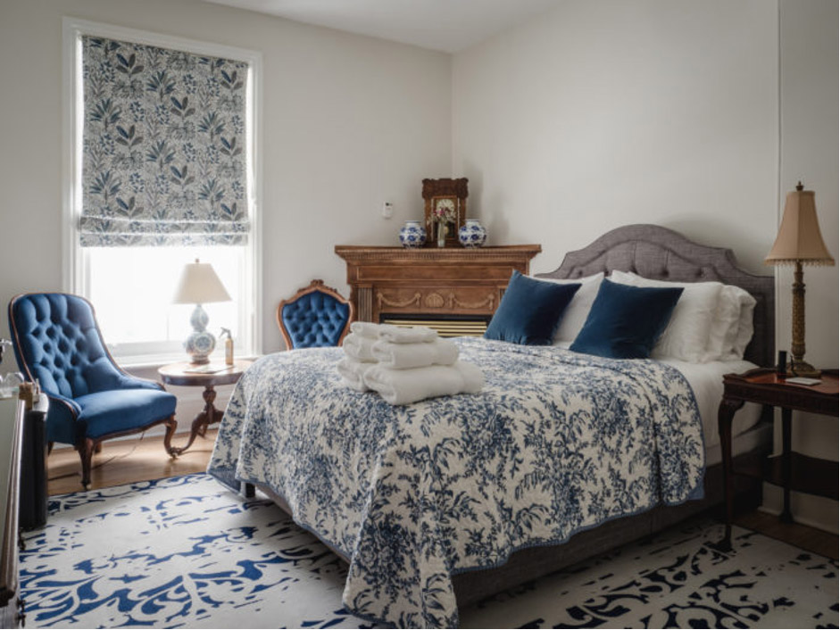 YOUR-STAY-AT-THE-KINGSTON-SECRET-GARGEN-IN kingston secret garden inn bedroom