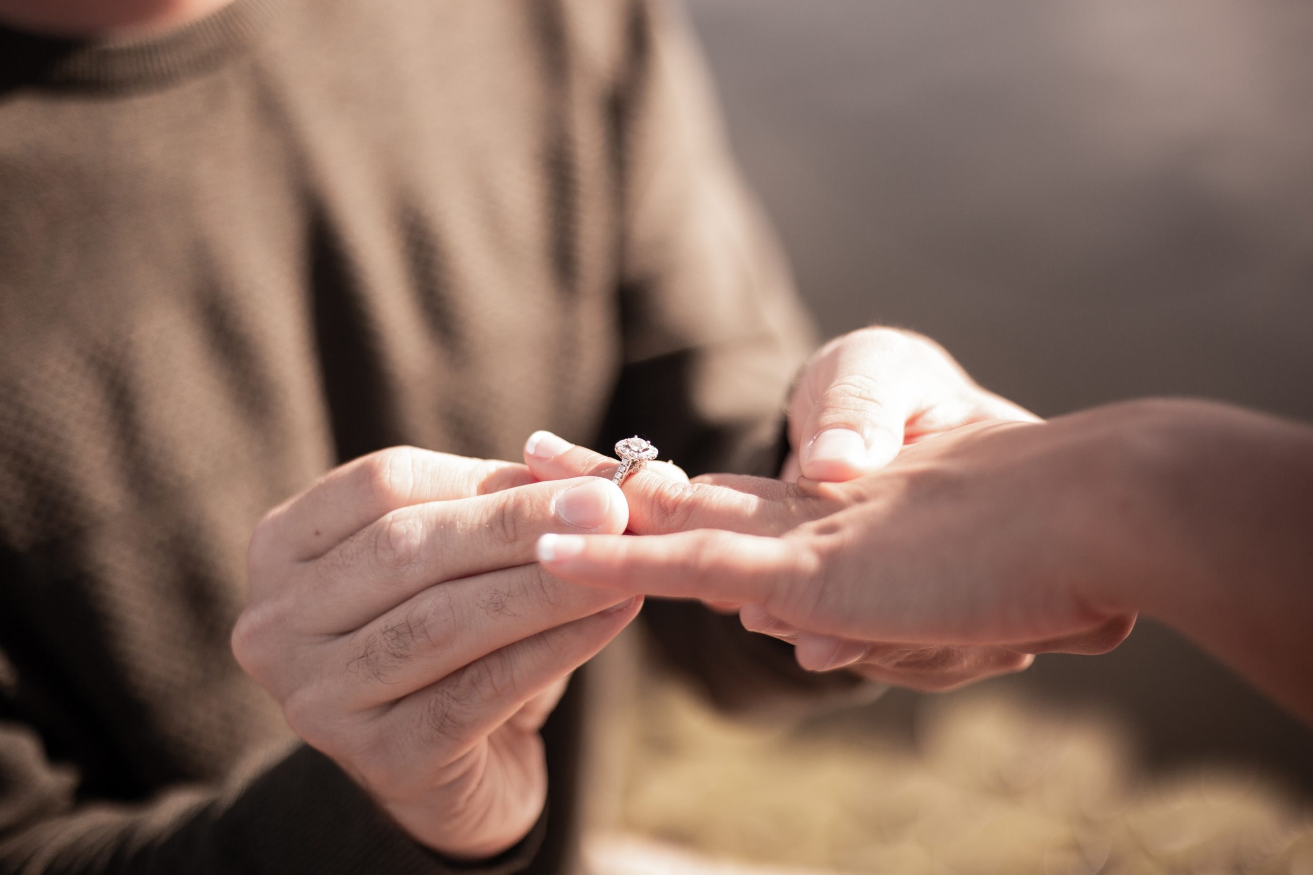 andre-jackson-IXLS59CTgDE-unsplash planning a wedding proposal