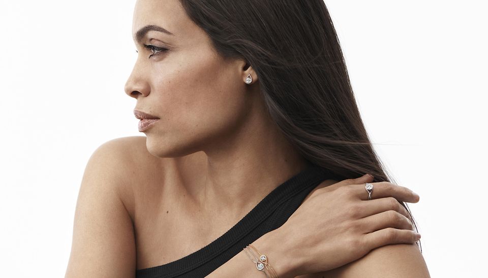 aw22-brilliance-model-rosario-05-rgb pandora