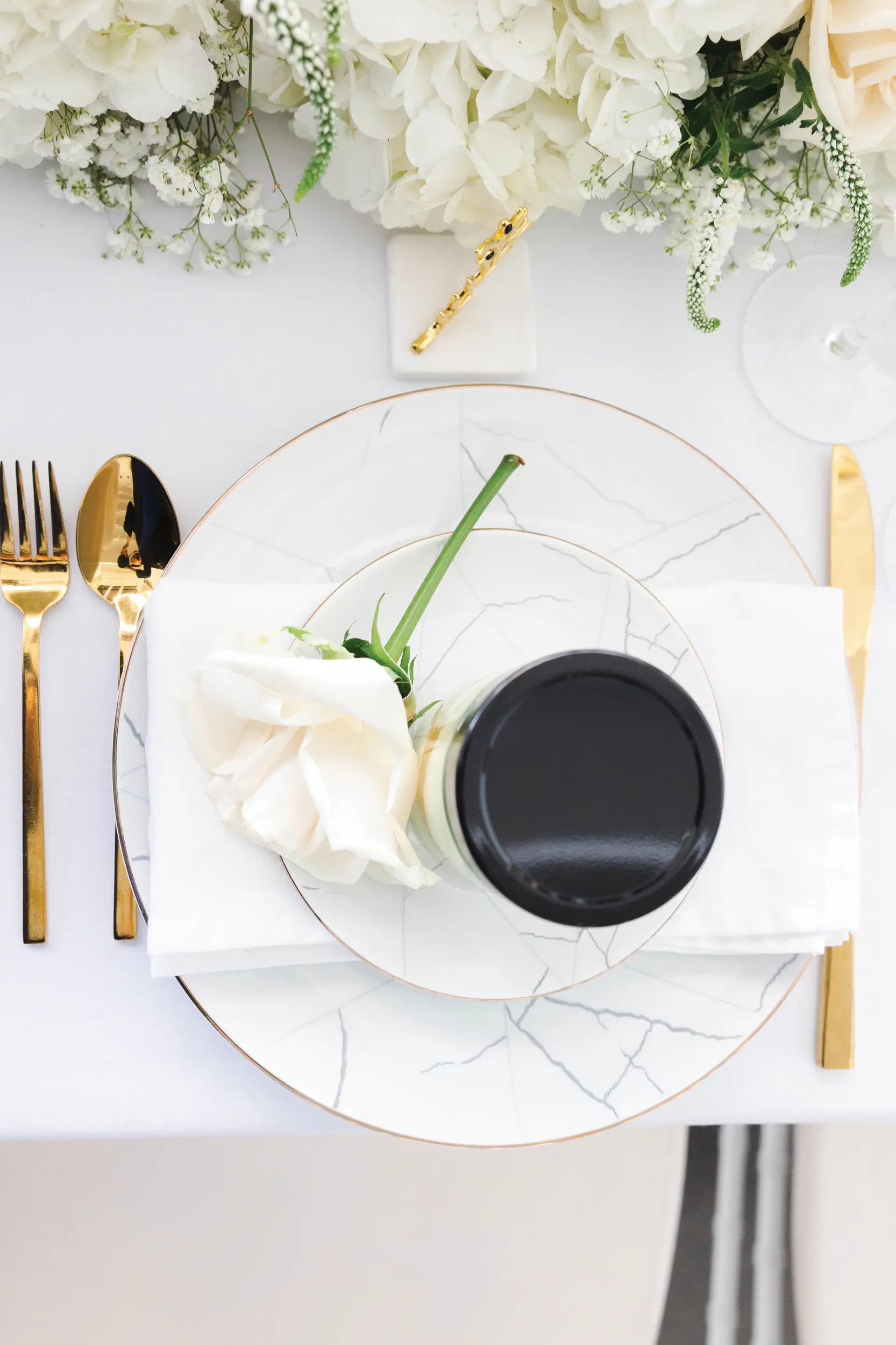 641A7830 white plates for a wedding