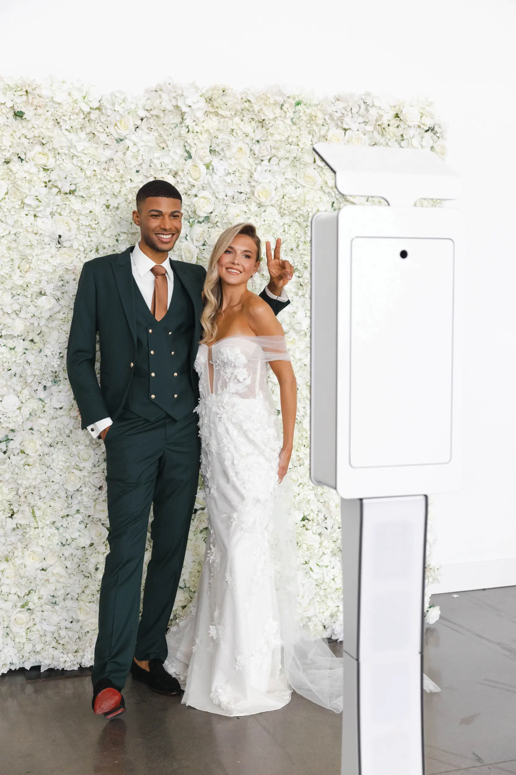641A8560 photo booth at a wedding