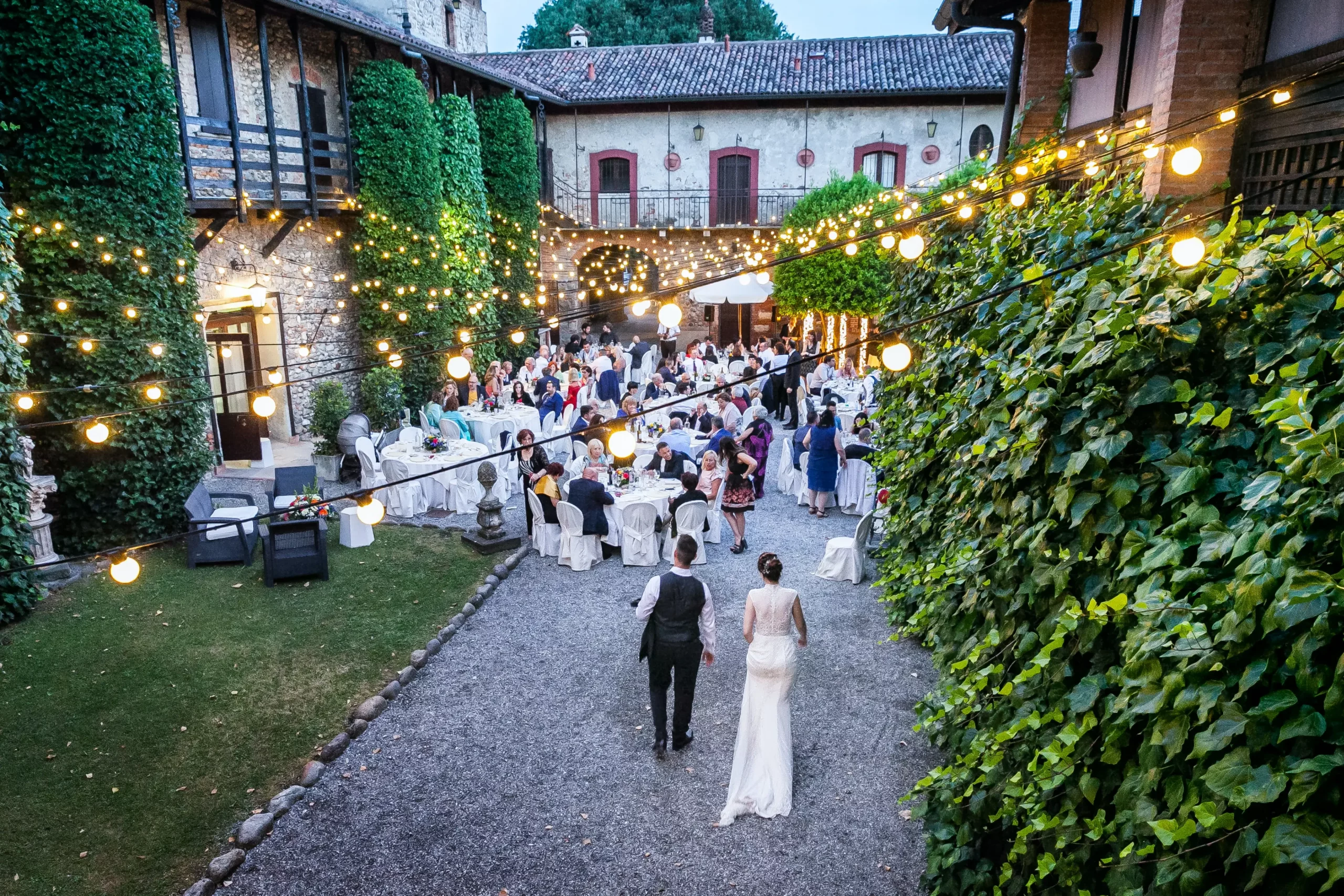 carlo-buttinoni-gNg1CWnz6dM-unsplash pick a venue