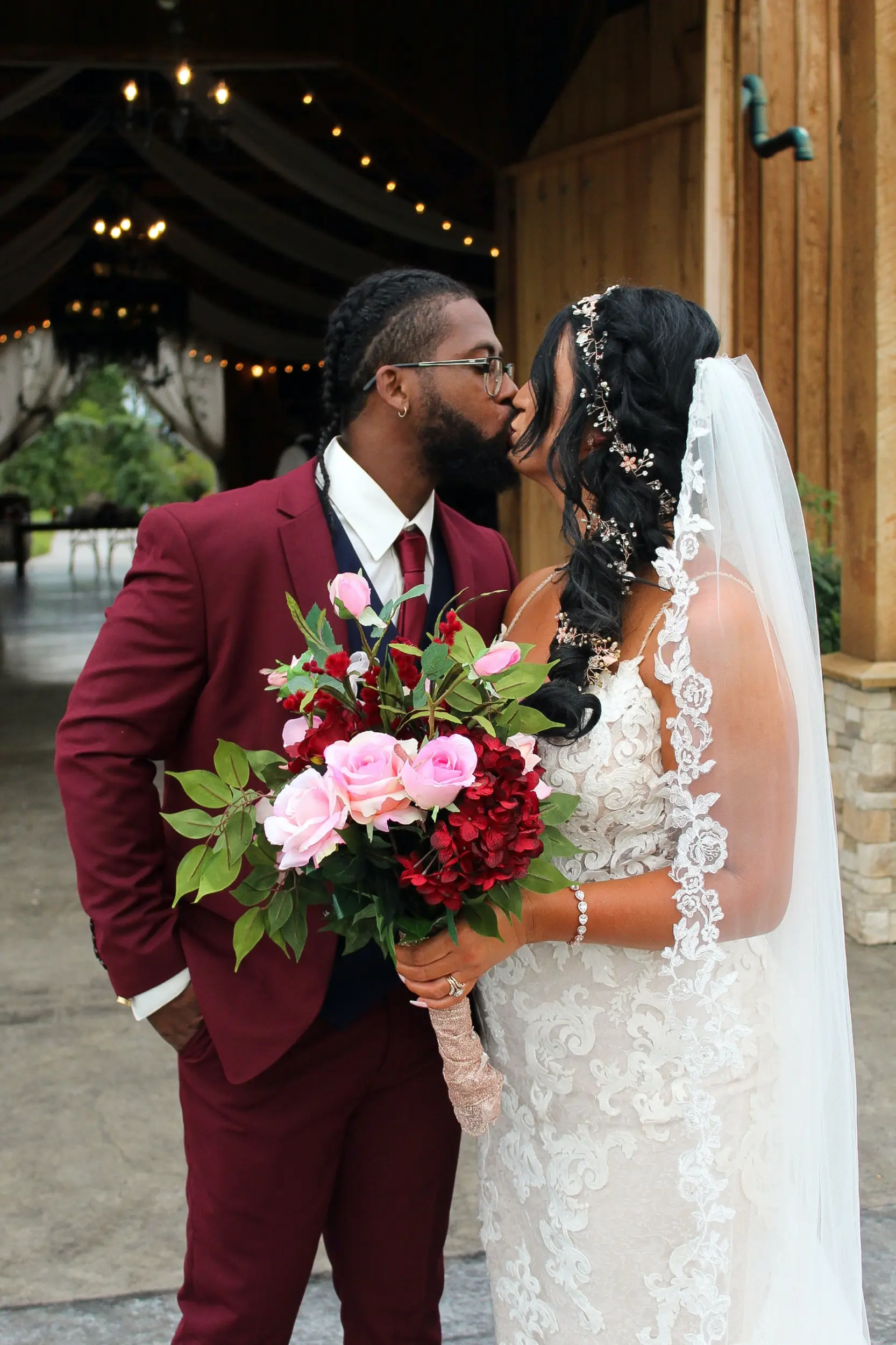 haley-hamilton-LNDyJWRuxlM-unsplash planning a wedding