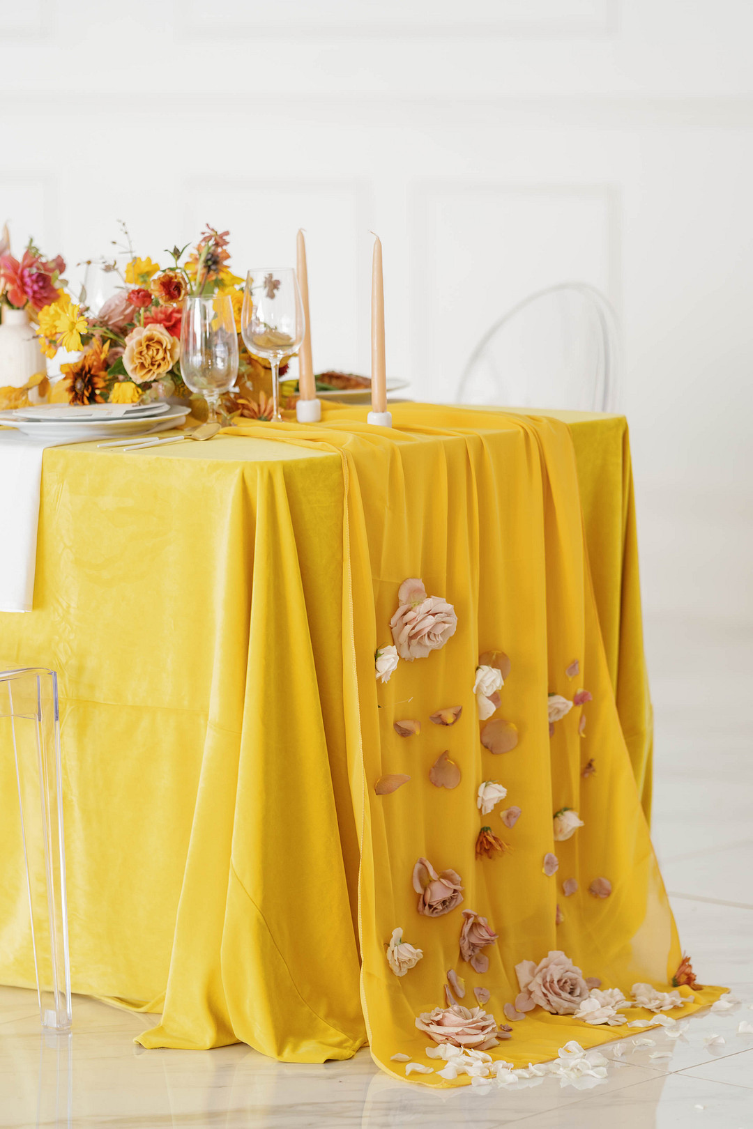 Stunning wedding at The Homestead Houston wedding venue in Houst yellow wedding theme