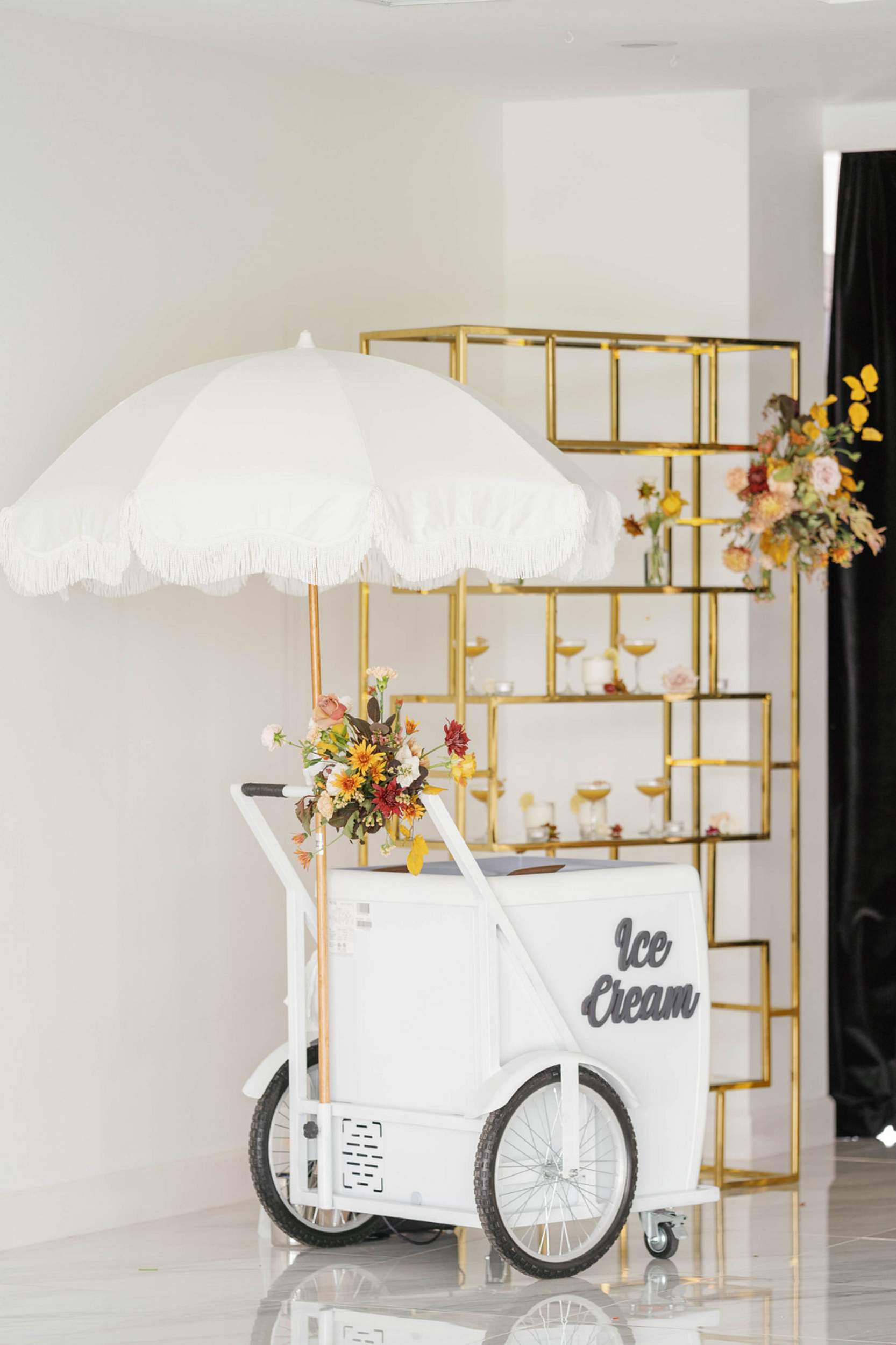 Elegance in every room_Sonia Alexandria Photography_The-Homestead-Wedding-Editorial-Sonia-Alexandria-Photography-219_low white cart for a wedding