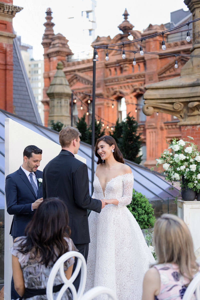 Rooftop-Micro-Wedding-at-The-Beekman_Melani-Lust-Photography-_beekman_0699_low rooftop wedding ceremony