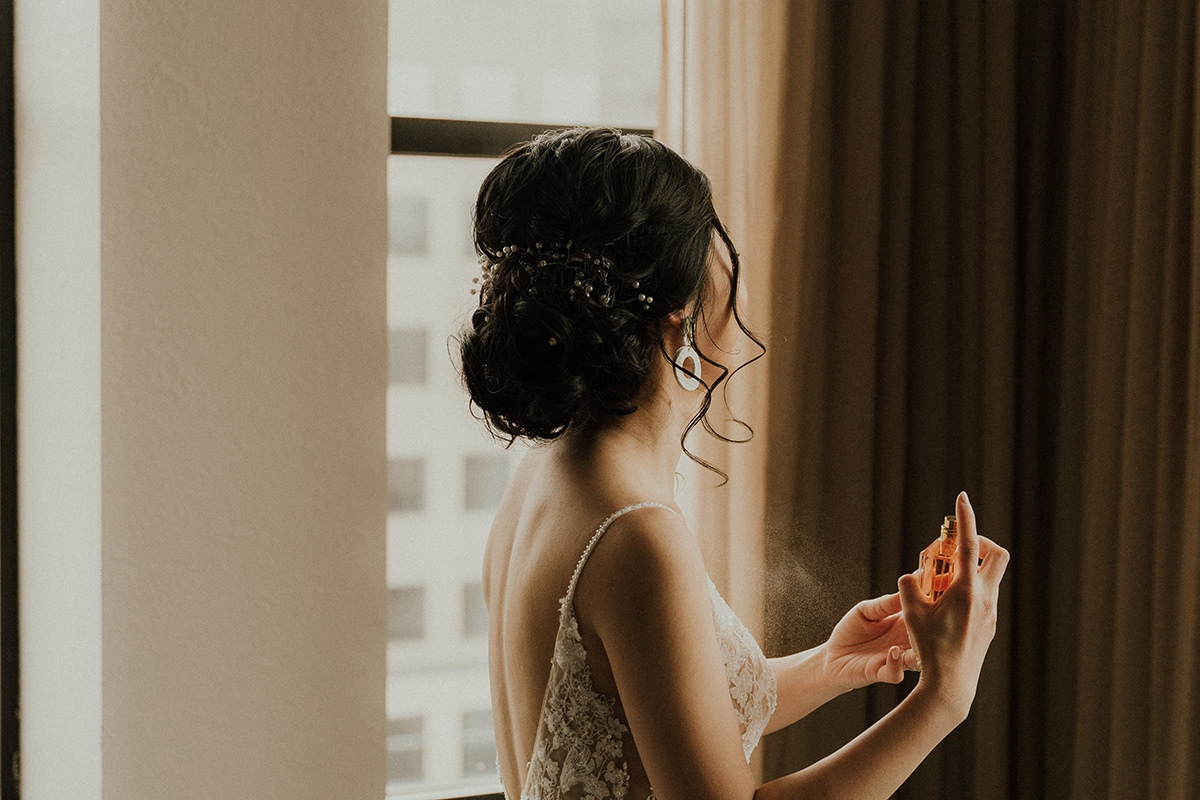 andres-molina-D8Q2OiEgJC0-unsplash wedding perfume for your wedding day