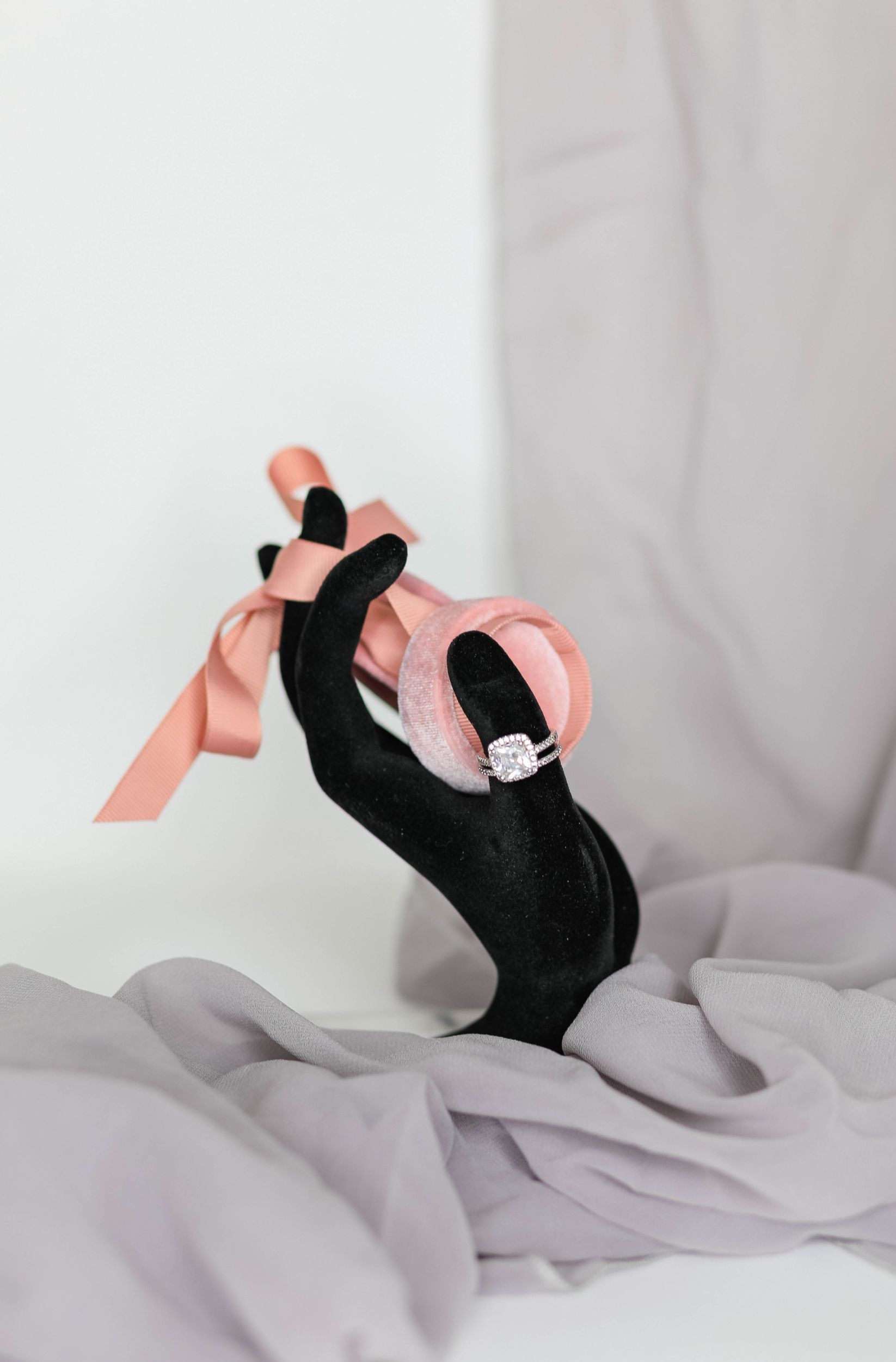 kadarius-seegars-U5FyVVLc-oQ-unsplash buying an engagement ring and making it fun