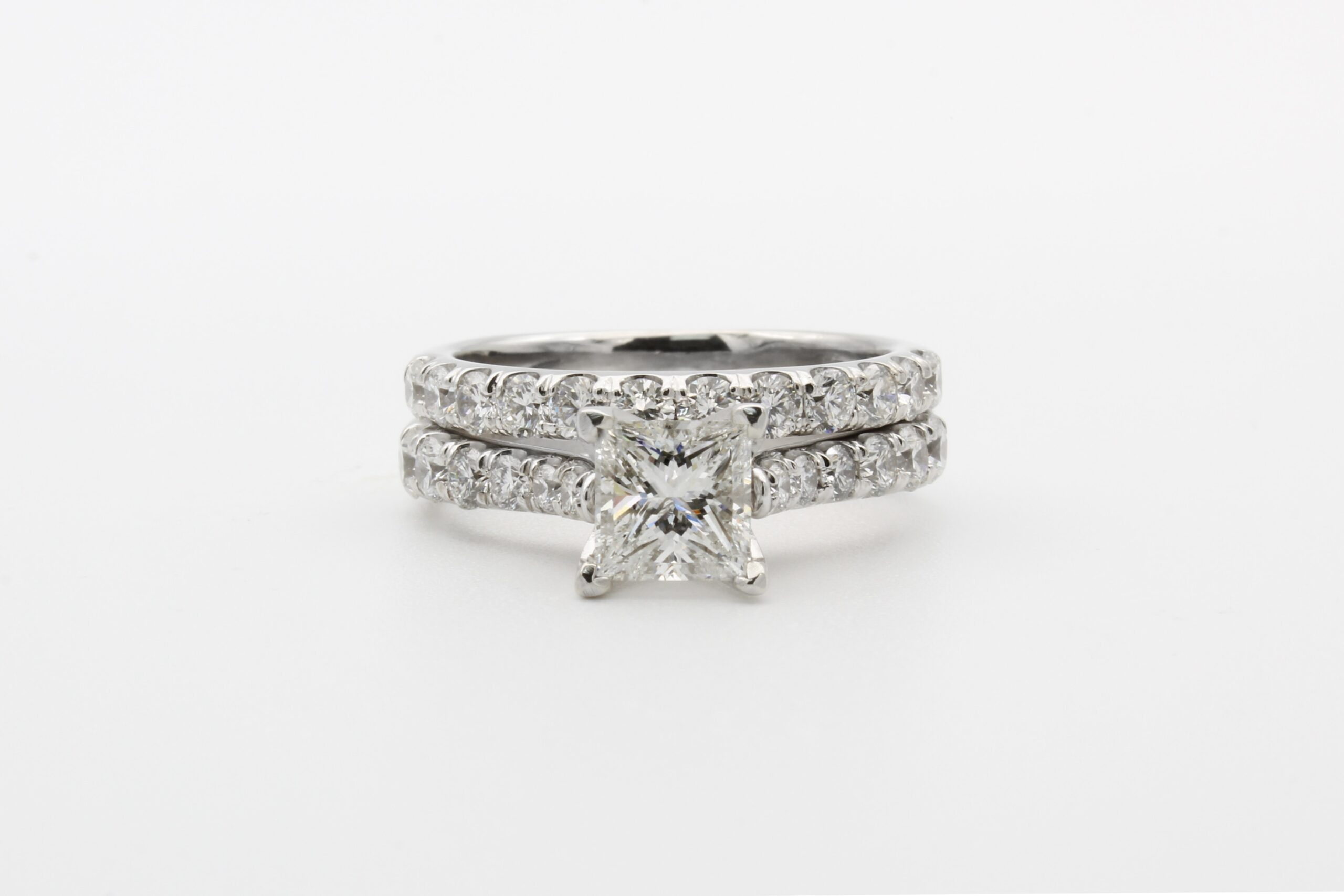 sabrianna-9xJ5s00mCzY-unsplash lab diamond trends for engagement