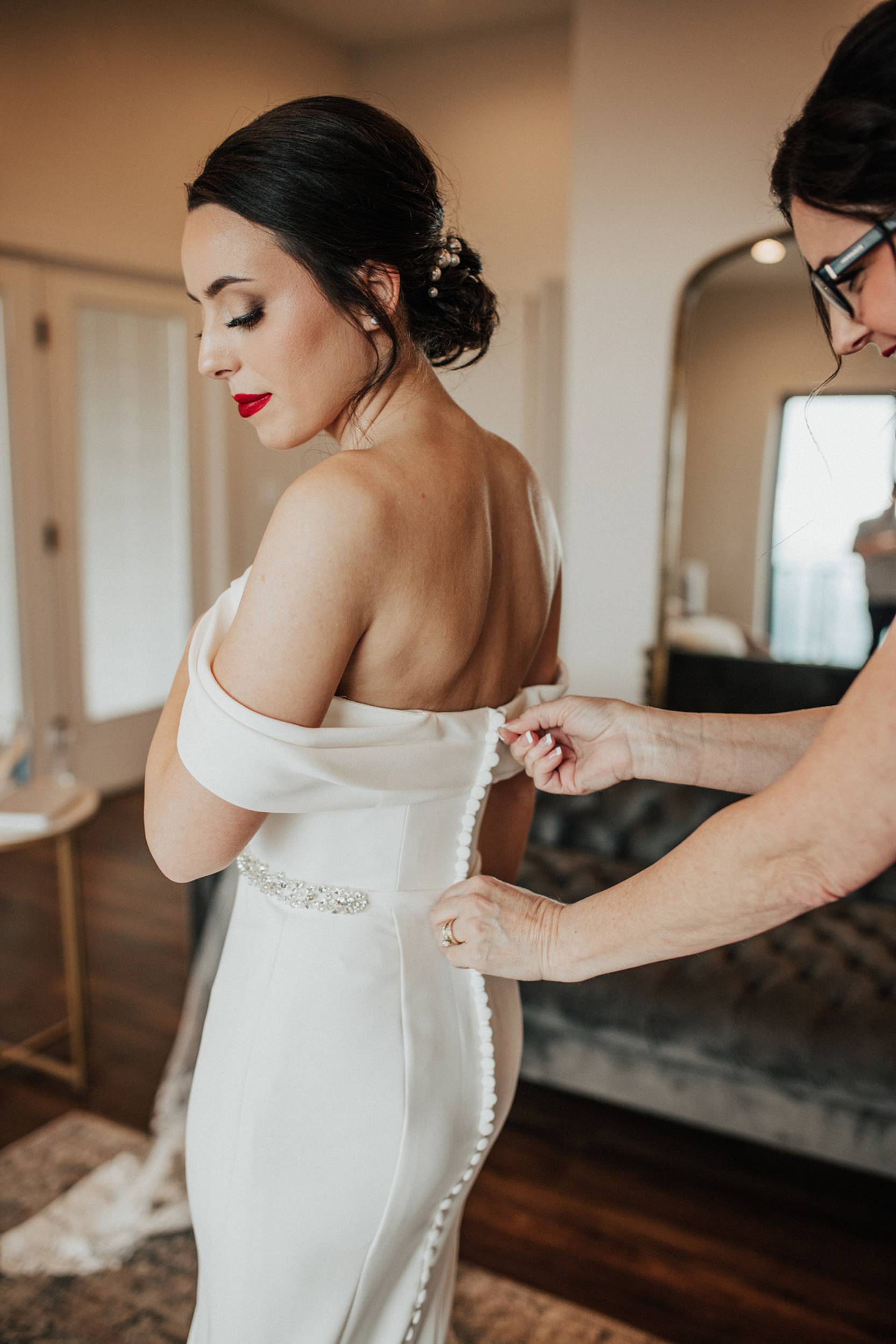 Pastore_Stewart_Jessica Lee Photographic Art_H+M-6_low bride getting ready