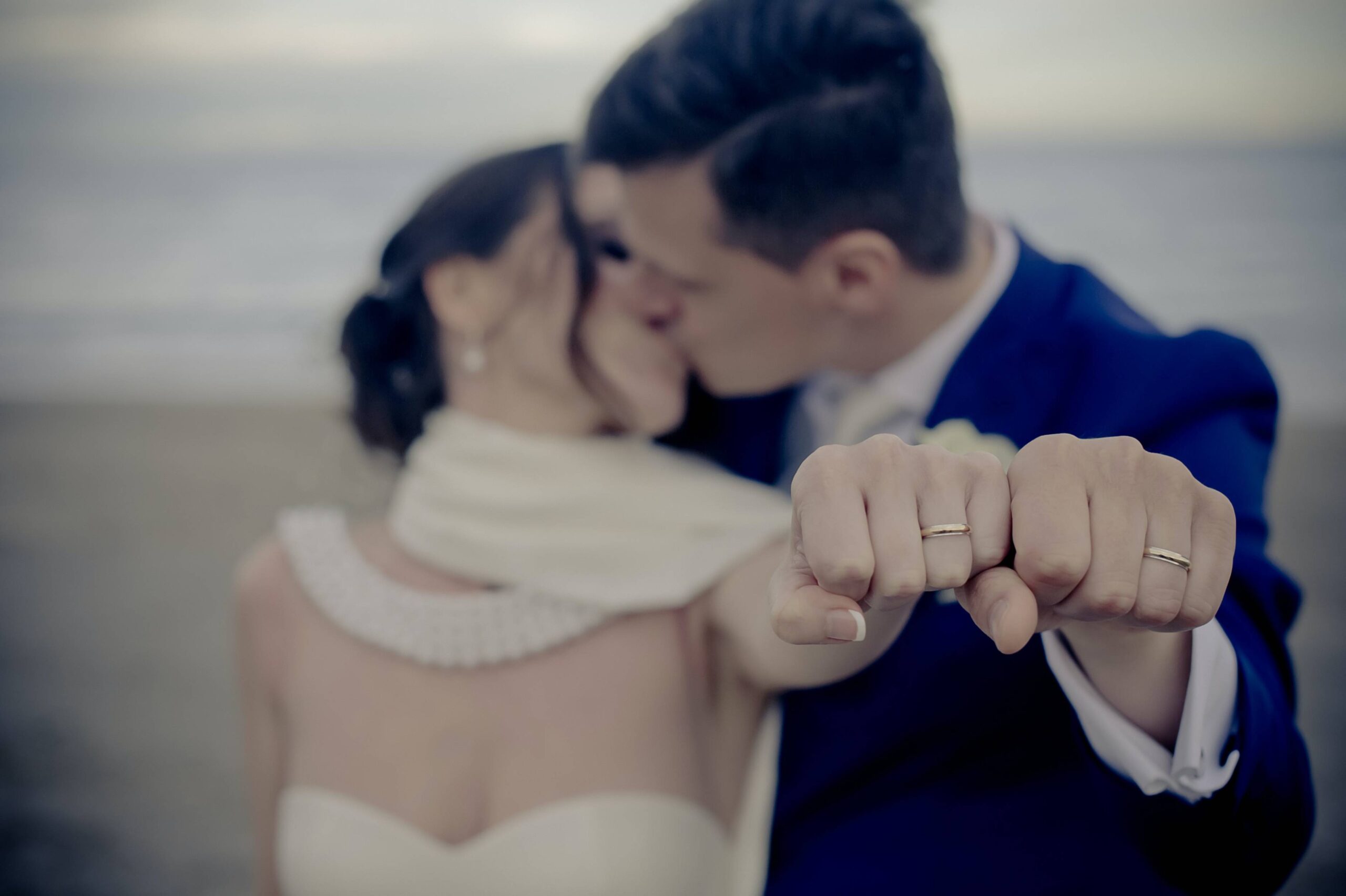 alfonso-lorenzetto-ESYItgxBx_8-unsplash hiring a wedding planner