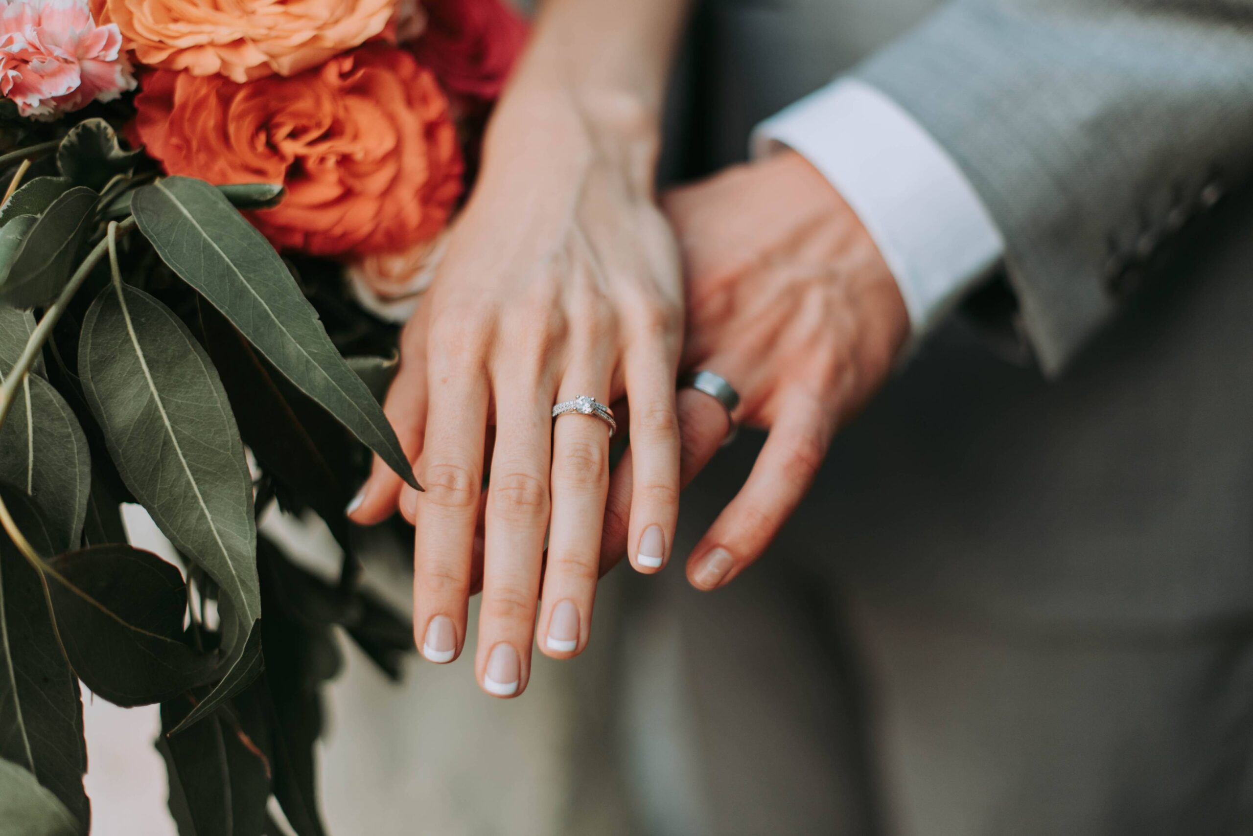 samantha-gades-RHAtRIT3-CE-unsplash wedding rings