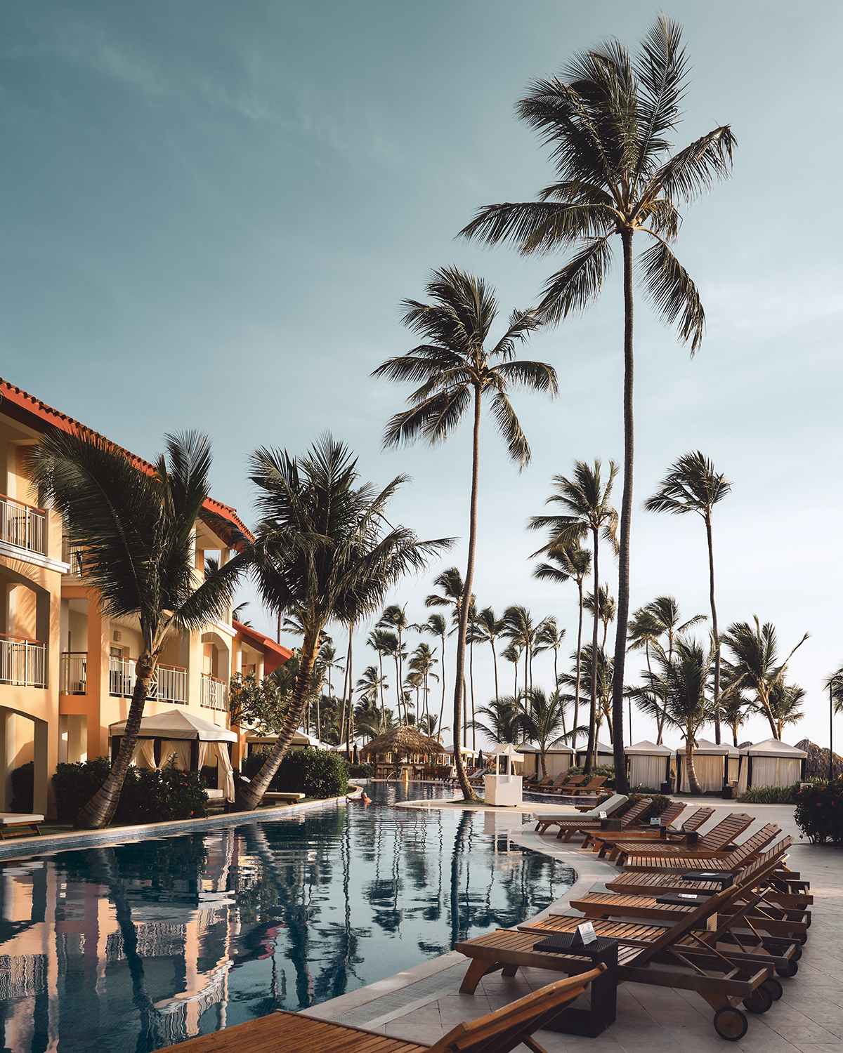 christian-lambert-vmIWr0NnpCQ-unsplash destination wedding accomodations