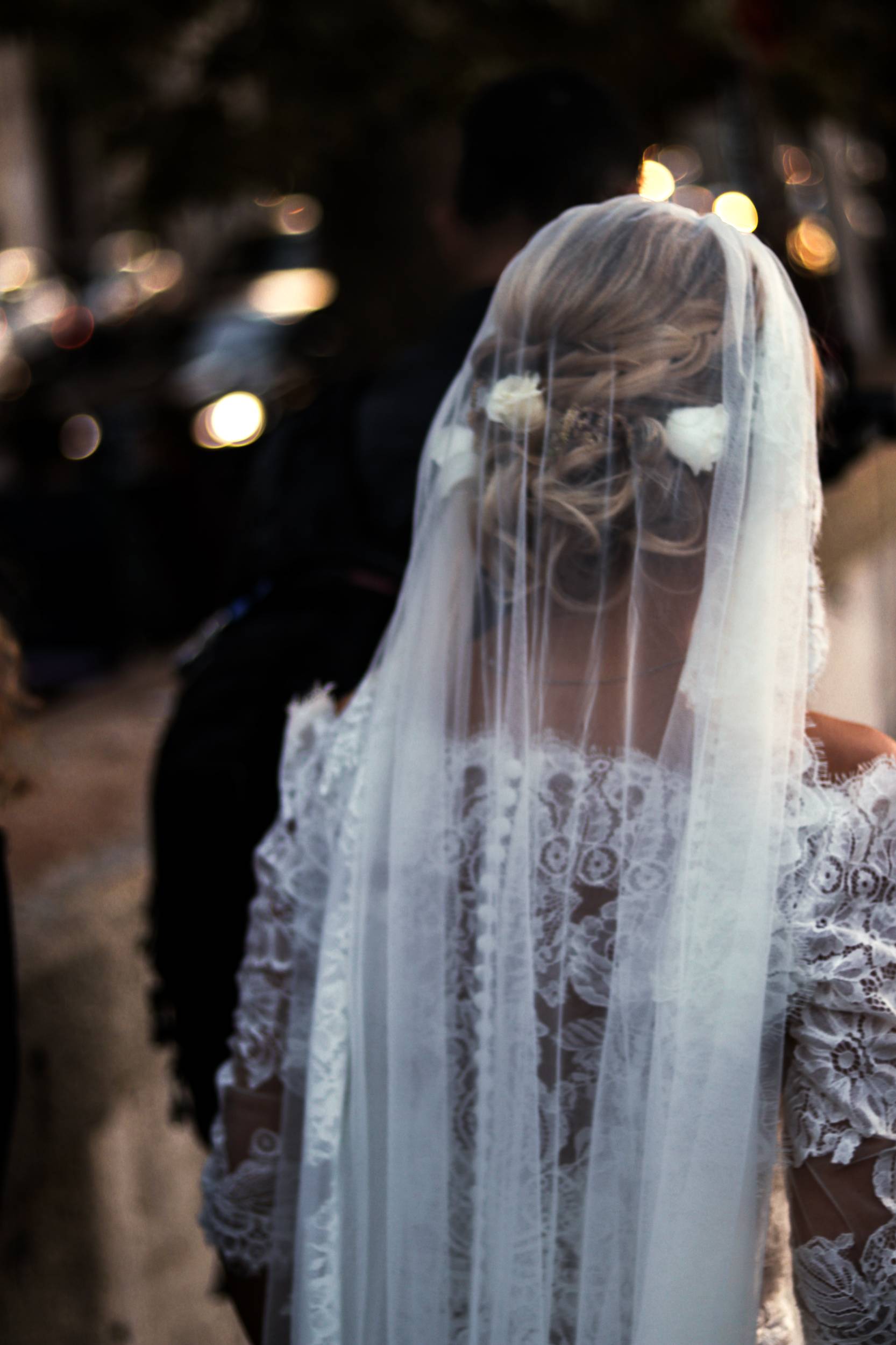 catalin-paterau-pljNv_eYPDg-unsplash wedding veil