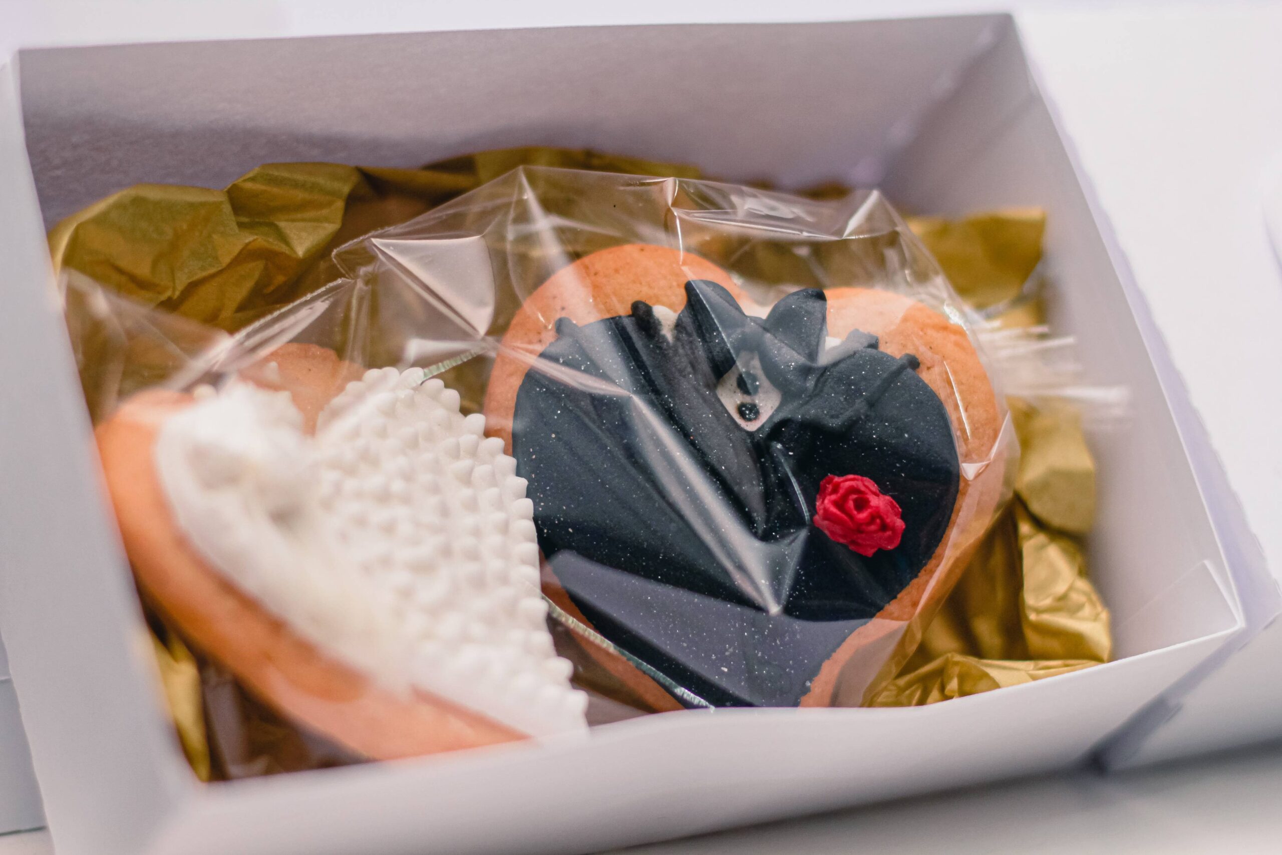 pexels-jonathan-nenemann-5304839 gift as a wedding invitation
