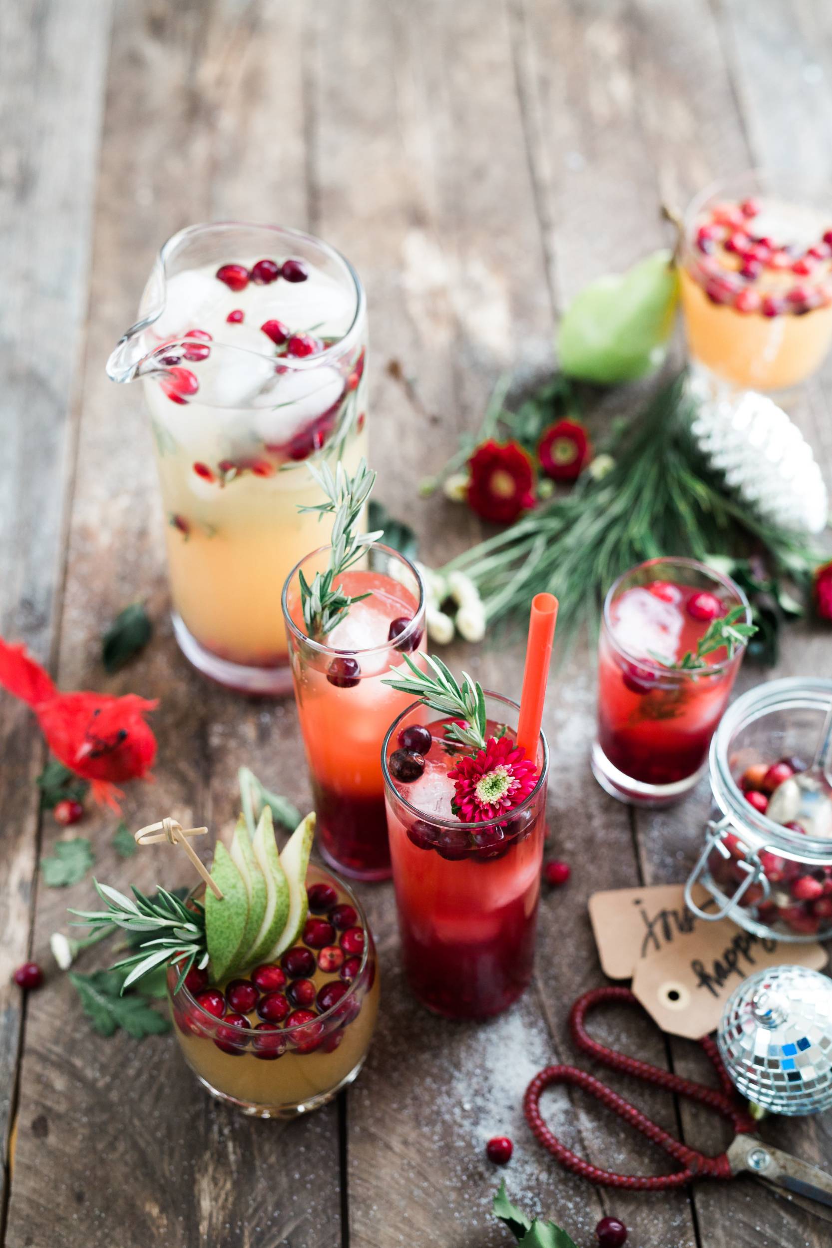 brooke-lark-HjWzkqW1dgI-unsplash christmas wedding theme ideas