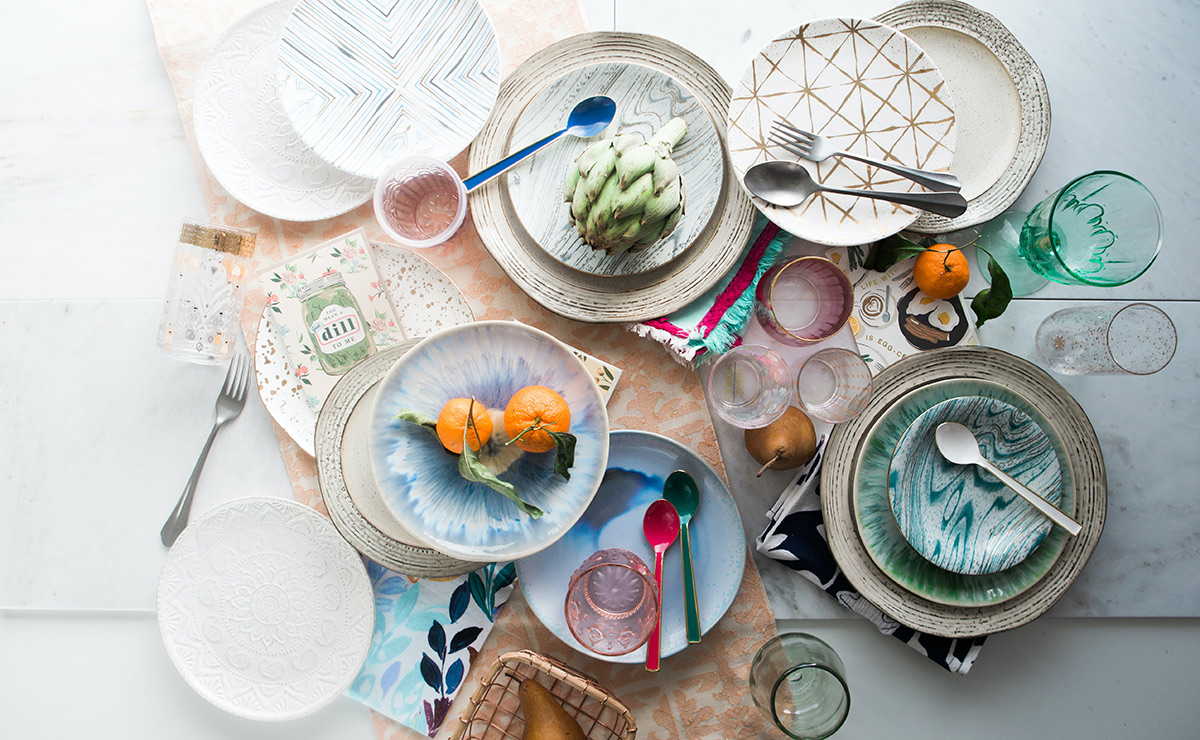 brooke-lark-uarQNKJUdJk-unsplash dinnerware size and composition