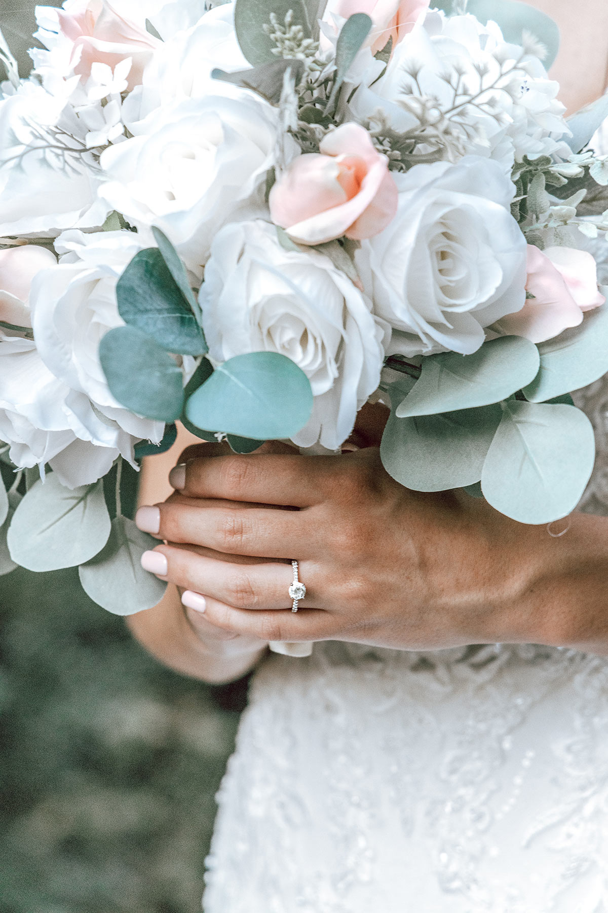 aaron-james-ZOnQcIdcv2k-unsplash silk bridal bouquet
