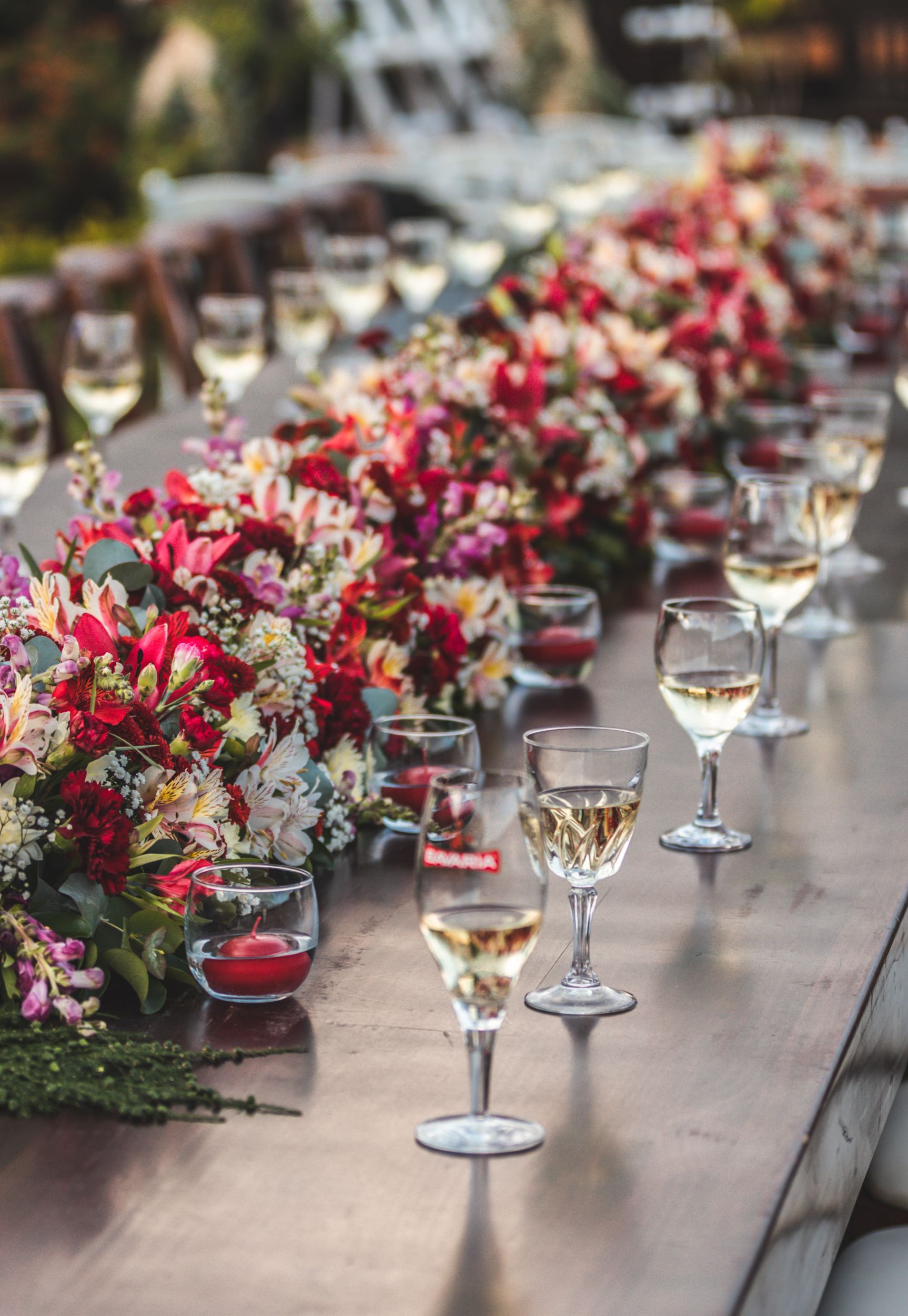 jose-leon-efjNhdPEHj4-unsplash reception flowers