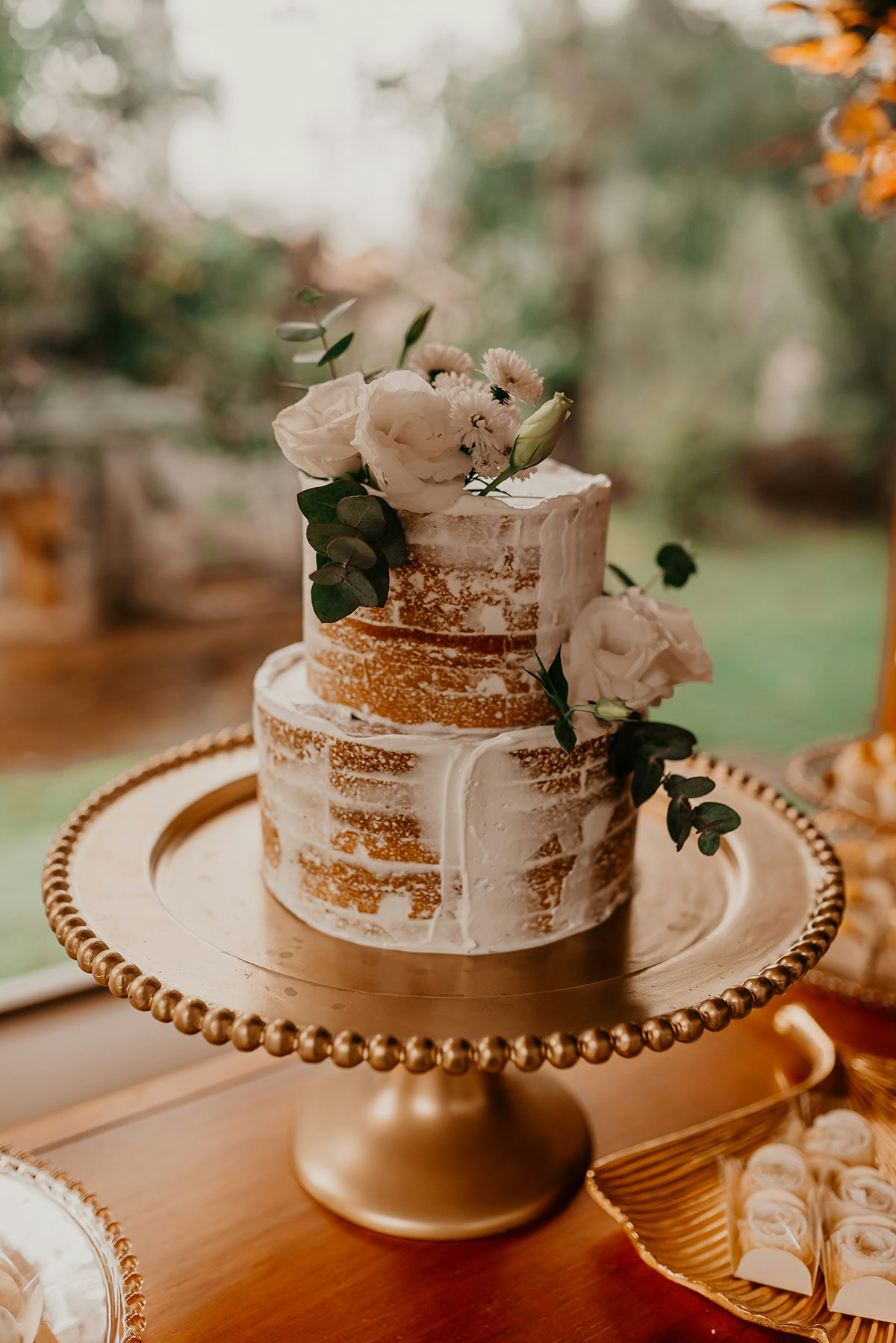 jsb-co-cDI9k4OyQzE-unsplash rustic wedding cake