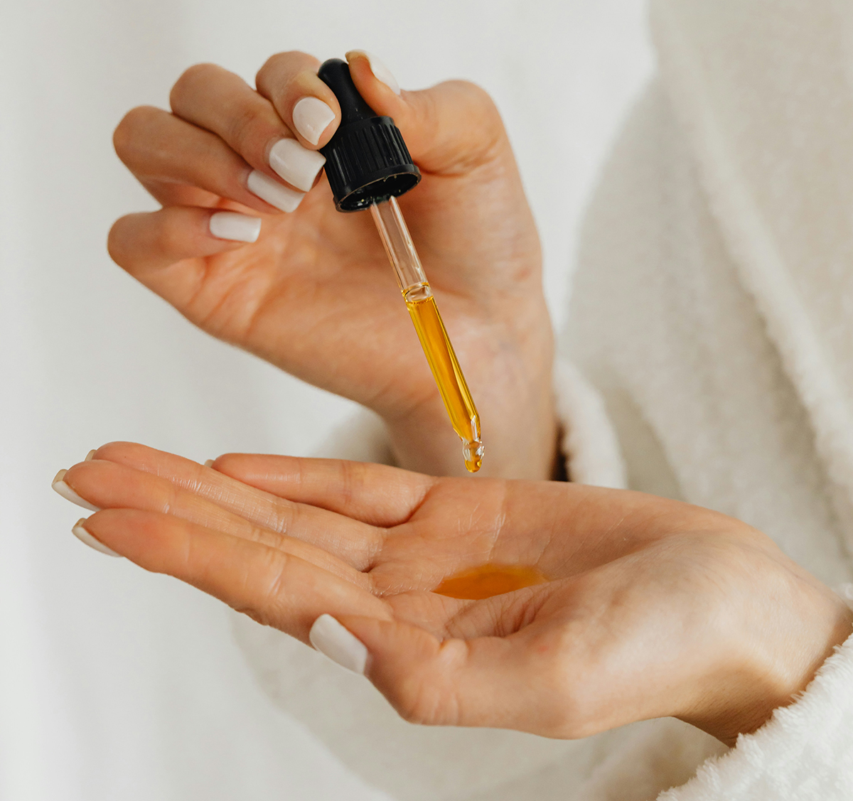 karolina-grabowska-WE_D0iQY5hI-unsplash pre-wedding routine targeted serums
