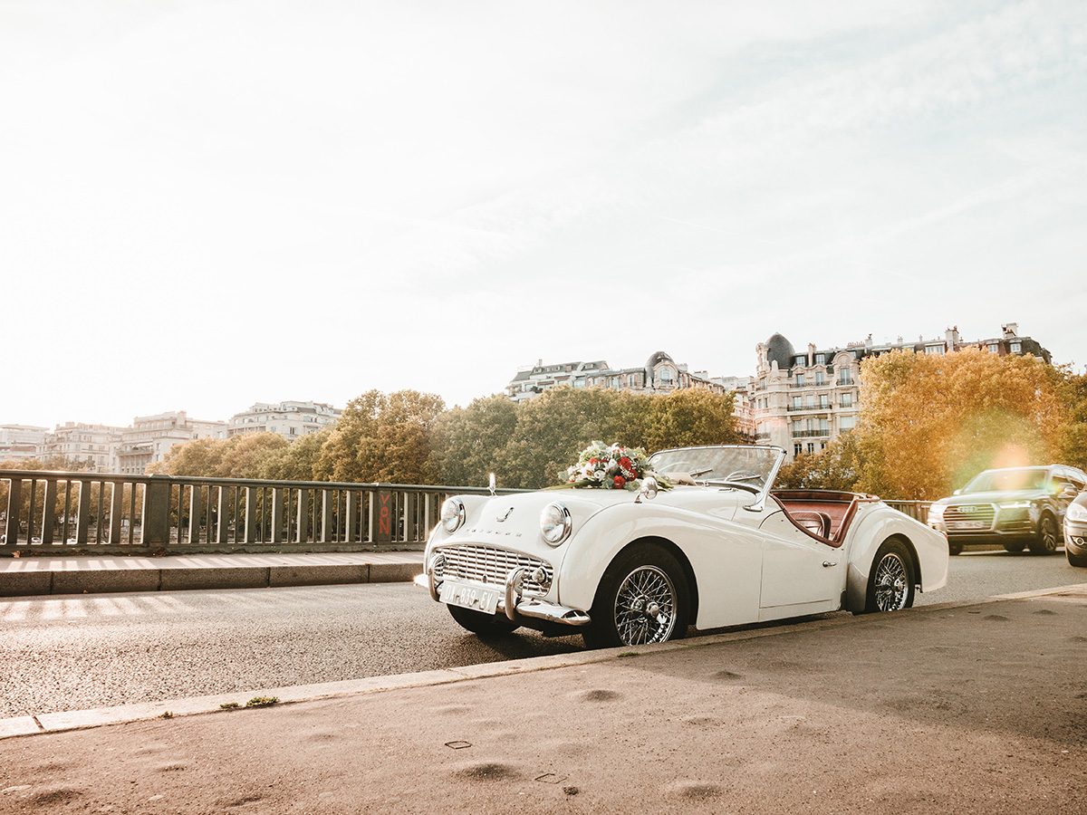 yan-berthemy--9fiSfOzCiA-unsplash classic wedding car