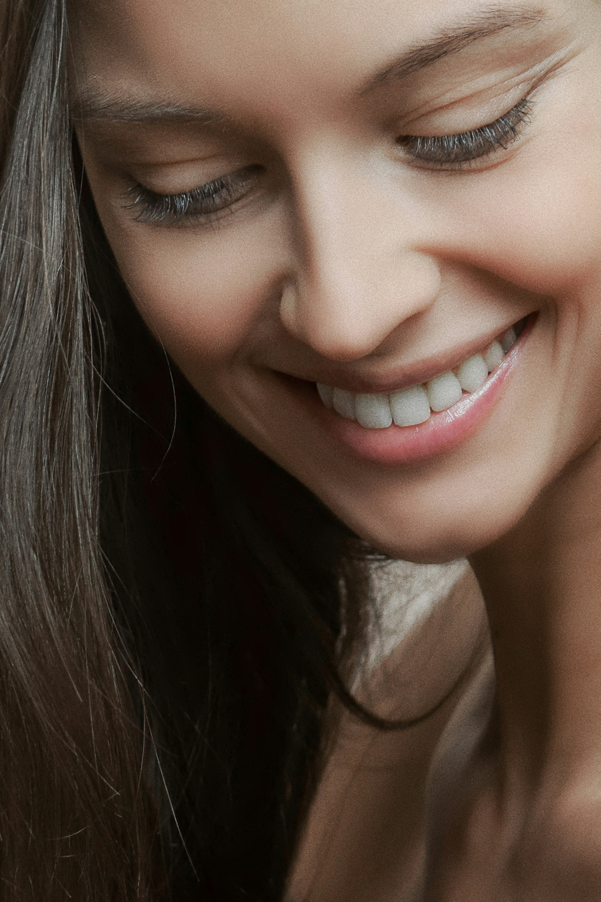 alexander-krivitskiy-yIitNO2Bgdo-unsplash the perfect smile for your wedding day